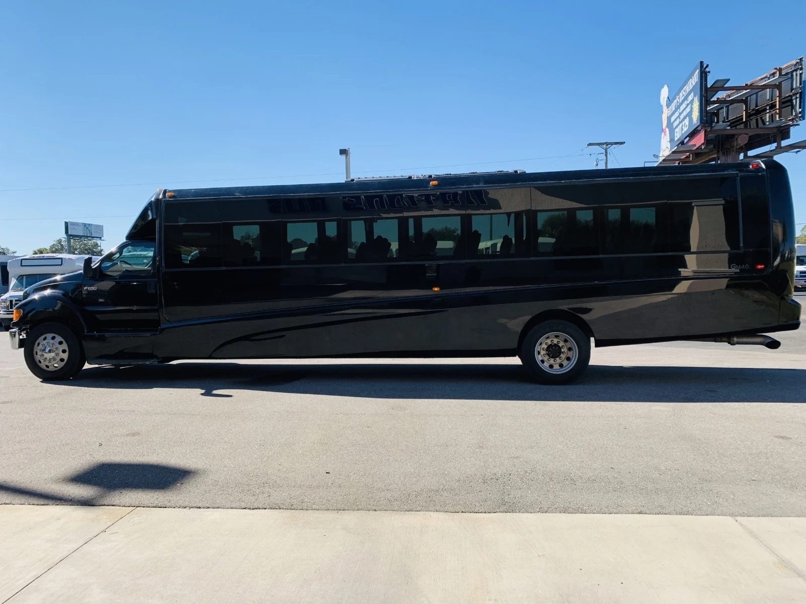 Side View - Medium Coach